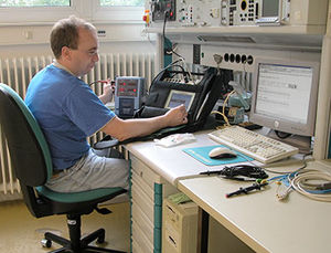 Aplicatii - Aplicatii pentru spitale - Dispozitive mobile de test pentru echipamente electrice - Dispozitiv de test pentru producatori si dispozitiv de service pentru echipamente medicale - Productia de dispozitive medicale conforme cu standardele !